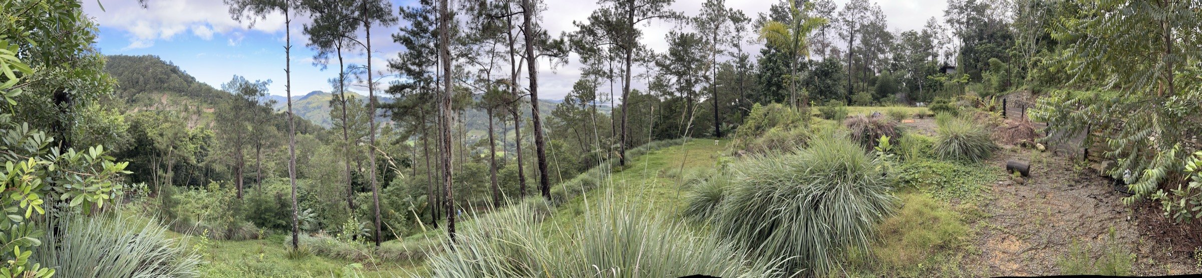 Panoramisch uitzicht over de Cordillera Central vanaf het landgoed